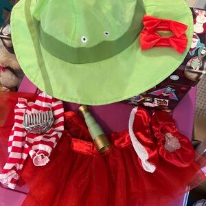 Olivia the pig dress up